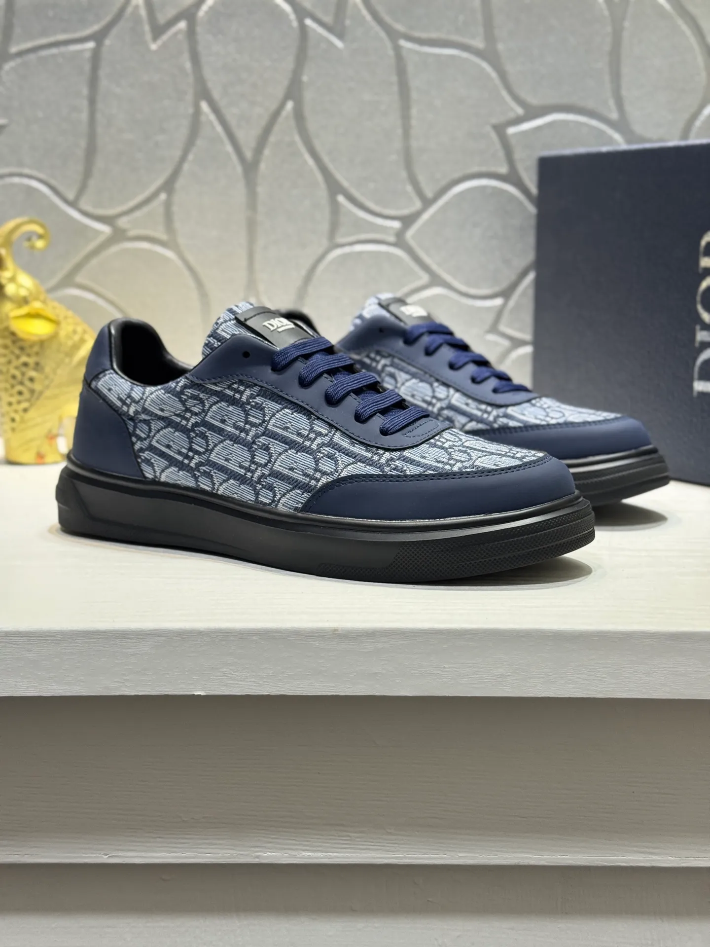 Men's men's shoes 💰400 [New model] 🌂🌂Dior (Dior) 🆕 Low-top casual shoes, carefully made of first-layer cowhide with canvas, comfortable and breathable ~ rubber soles, enhance style. Fashionable and versatile, it can complement any look. Featuring an exquisite design that is uniquely dynamic and modern, this shoe is part of Dior's legacy and embodies modern elegance. Size: 38-44 (45 customized